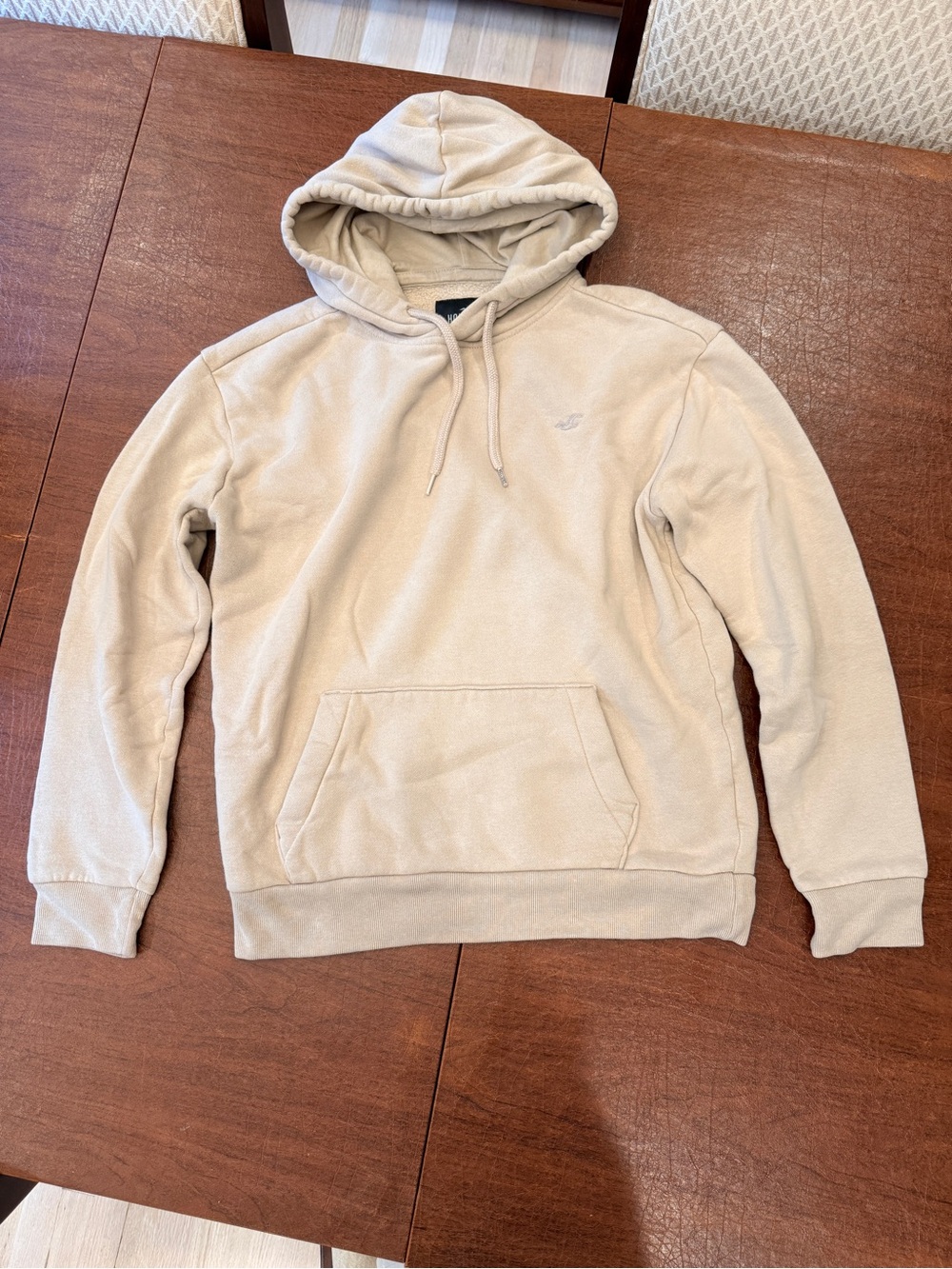 Hollister Men’s Beige Pullover Hoodie - Fleece Sweatshirt